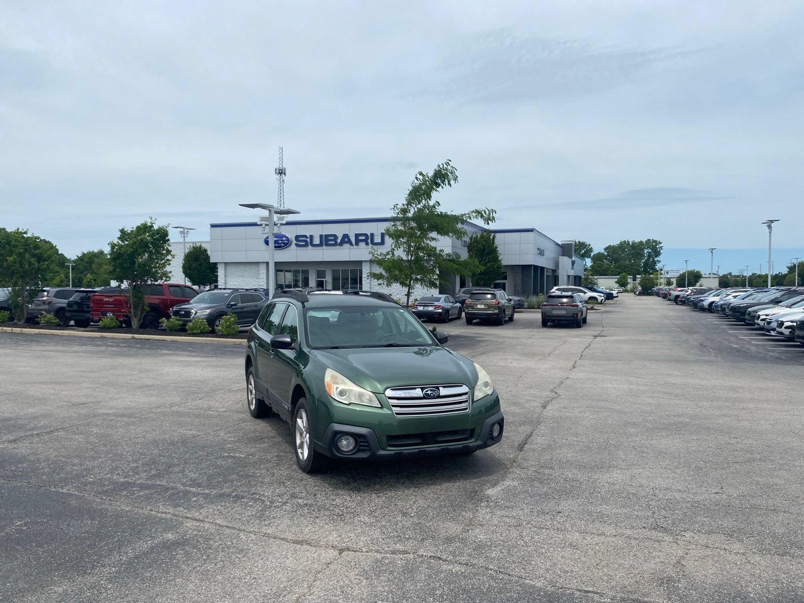 Used 2014 Subaru Outback 2.5i w/ Alloy Wheel Package AWD/4WD image 9