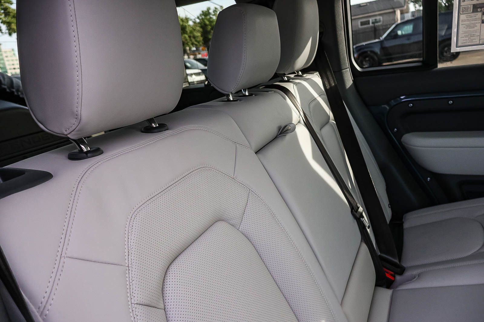 New 2026 Land Rover Defender 110 X-Dynamic SE image 21