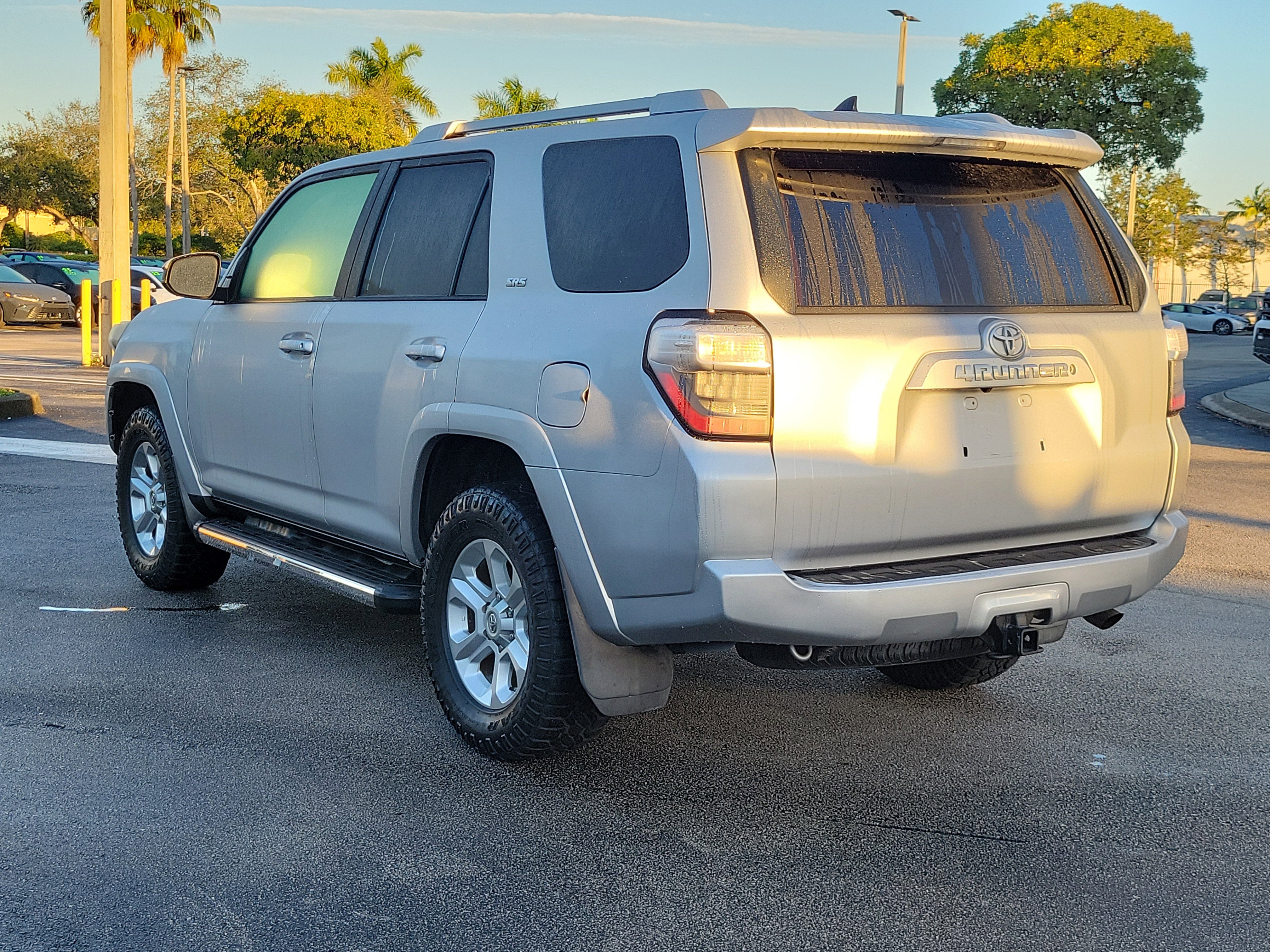 Used 2014 Toyota 4Runner SR5 image 7