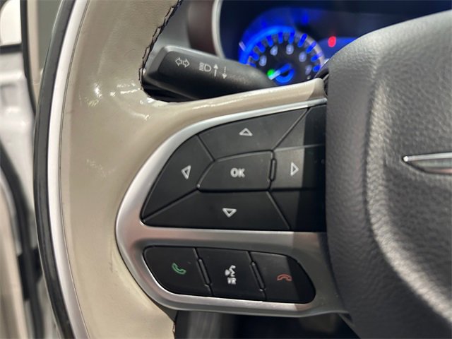 Used 2020 Chrysler Pacifica Limited image 24