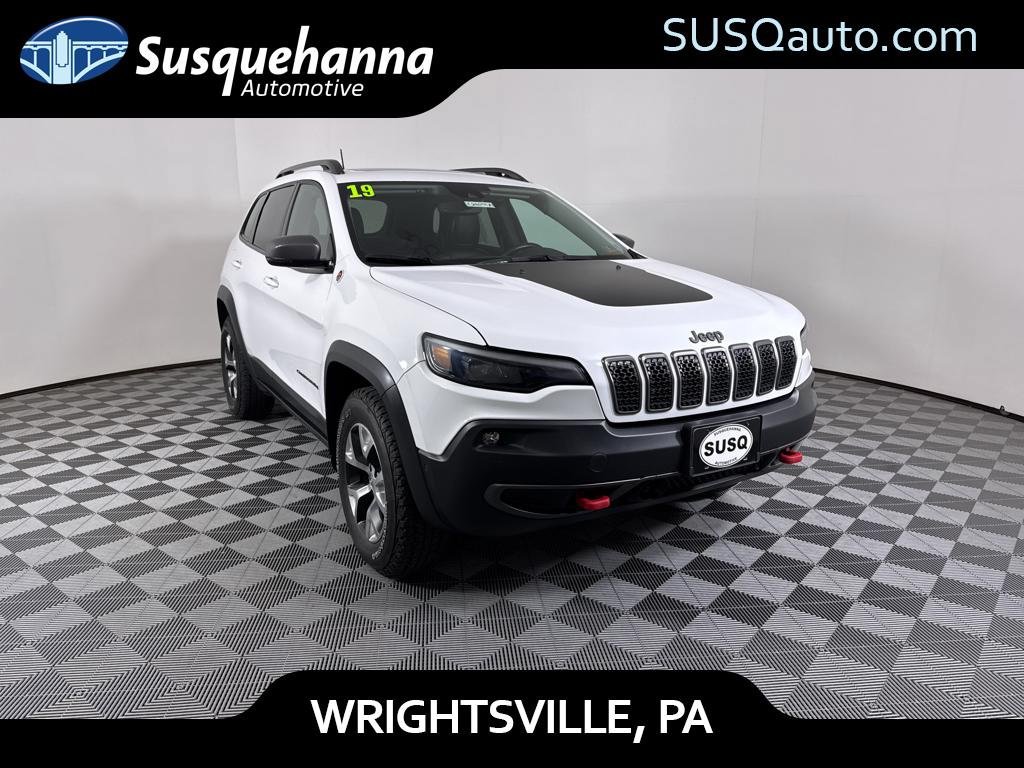Used 2019 Jeep Cherokee Trailhawk AWD/4WD image 1