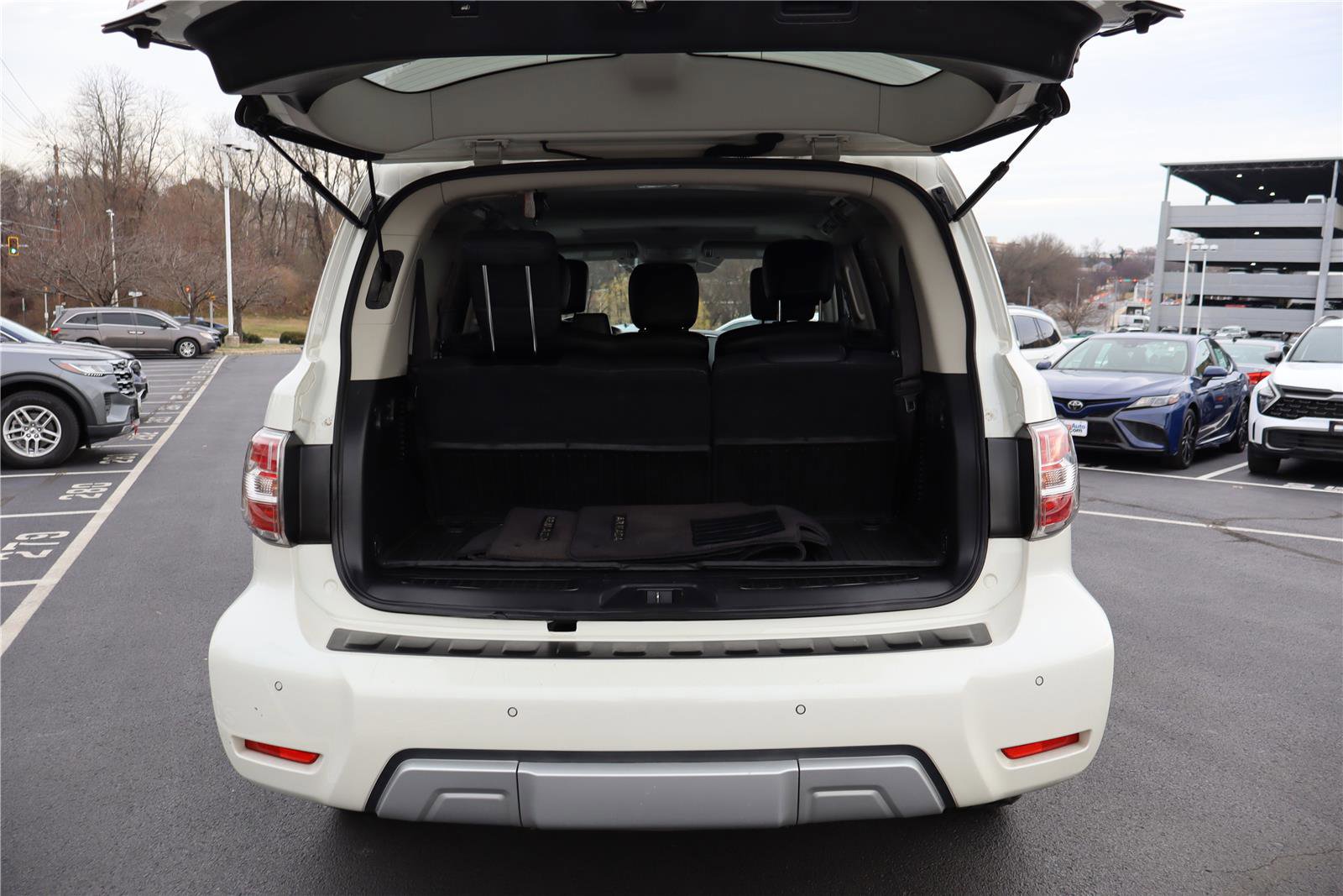 Used 2018 Nissan Armada Platinum w/ Interior Lighting Package image 5
