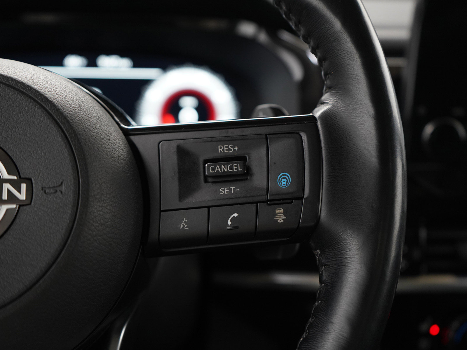 Used 2023 Nissan Pathfinder Platinum image 30