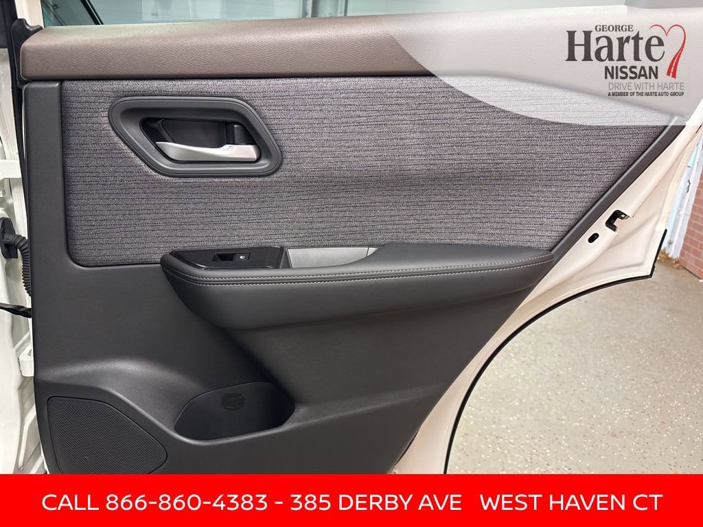 Certified 2023 Nissan Rogue SV image 32