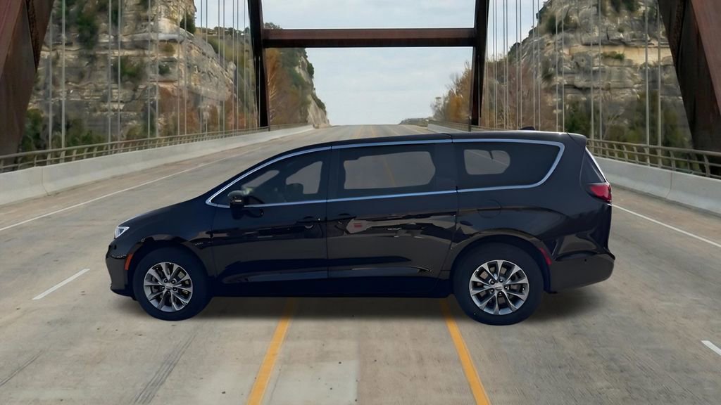 New 2025 Chrysler Pacifica Select AWD/4WD image 10