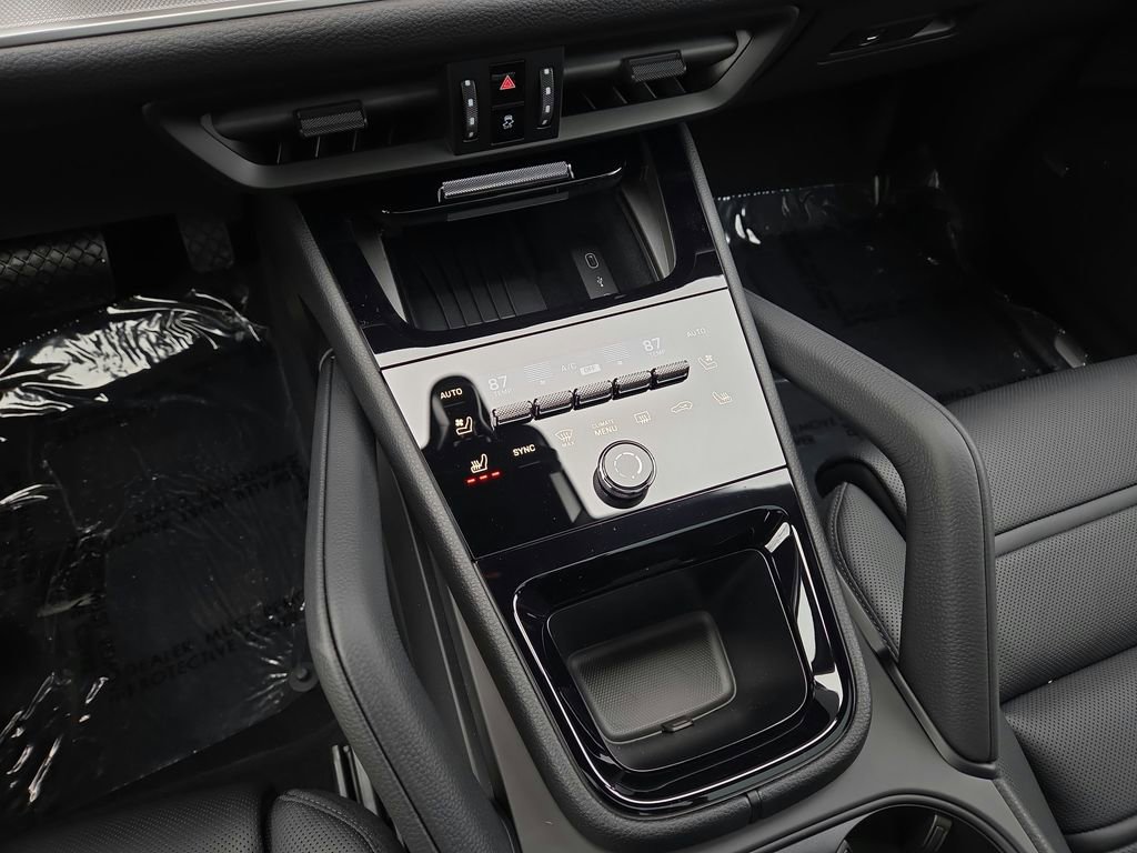 Certified 2026 Porsche Cayenne Coupe image 14