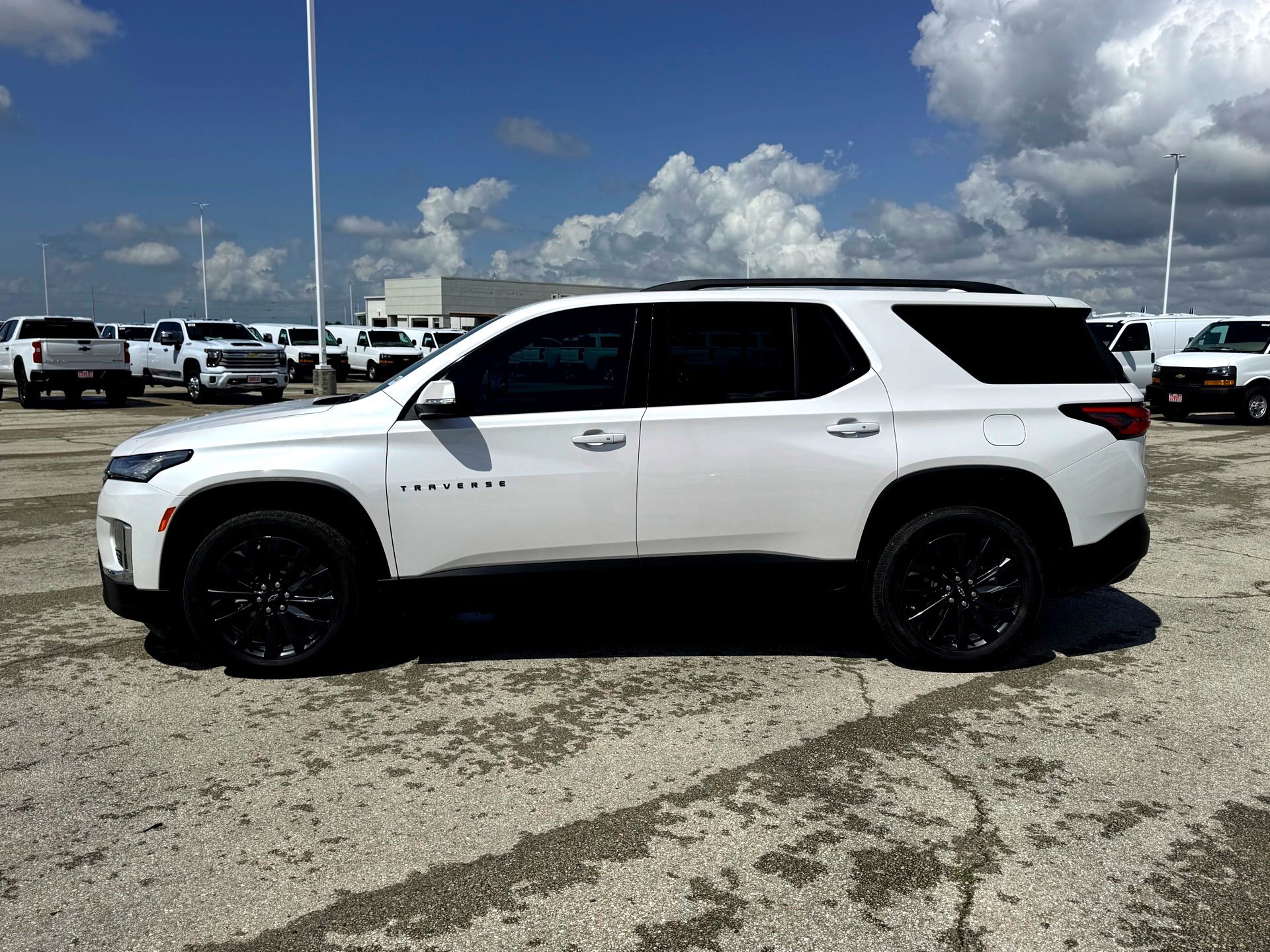 Used 2022 Chevrolet Traverse RS w/ LPO, Floor Liner Package FWD image 10