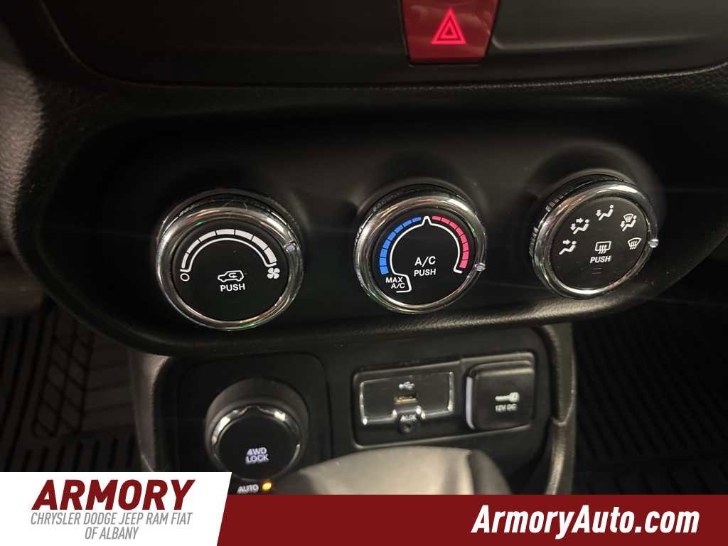 Used 2016 Jeep Renegade Latitude image 17