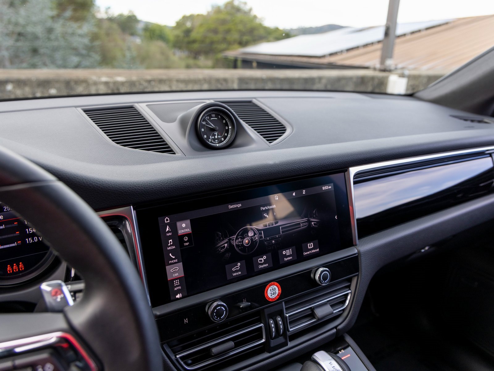Certified 2025 Porsche Macan image 31
