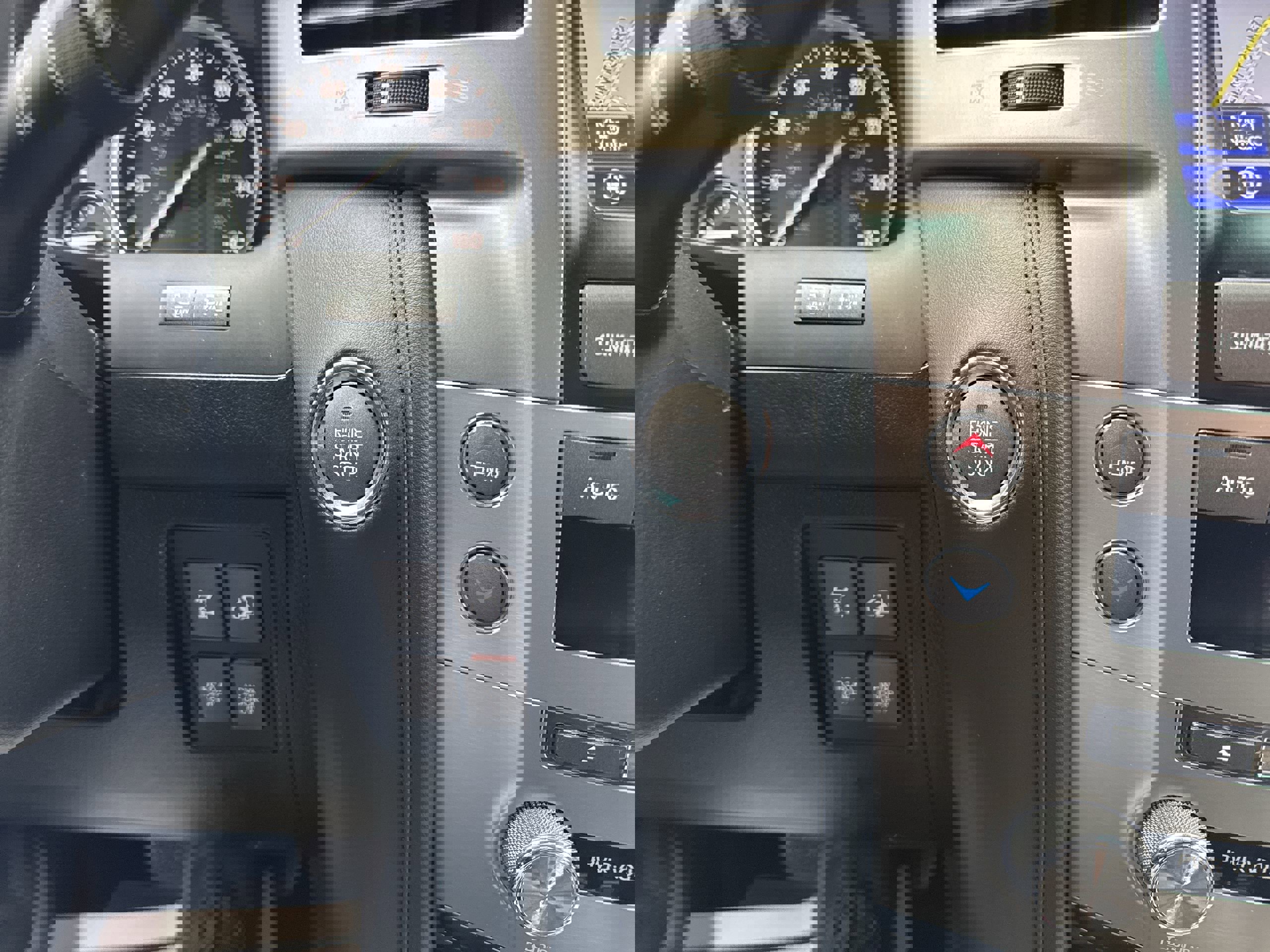 Used 2015 Lexus LX 570 4WD w/ Luxury Package image 17