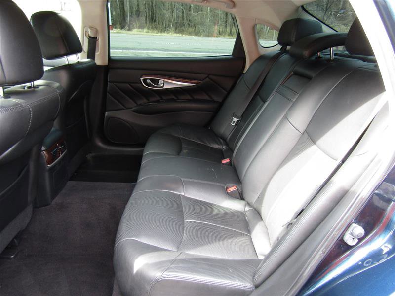 Used 2016 INFINITI Q70 L 3.7 image 32