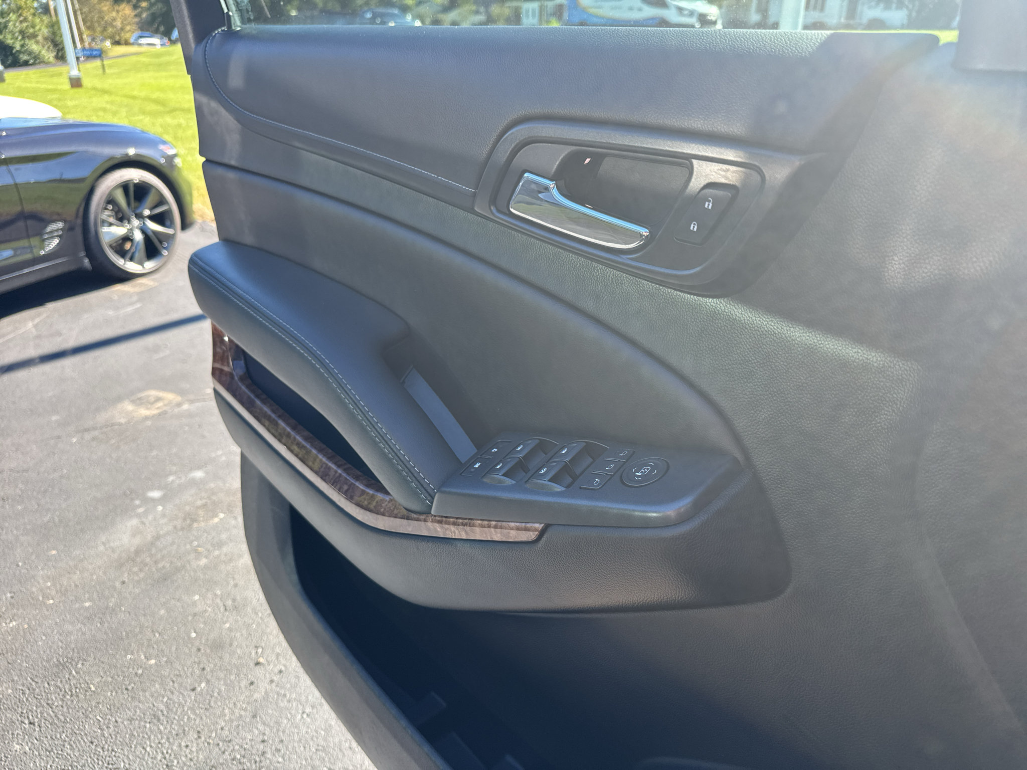 Used 2019 Chevrolet Tahoe Premier AWD/4WD image 21