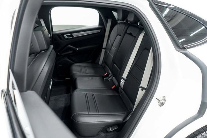 Used 2023 Porsche Cayenne Platinum Edition image 29
