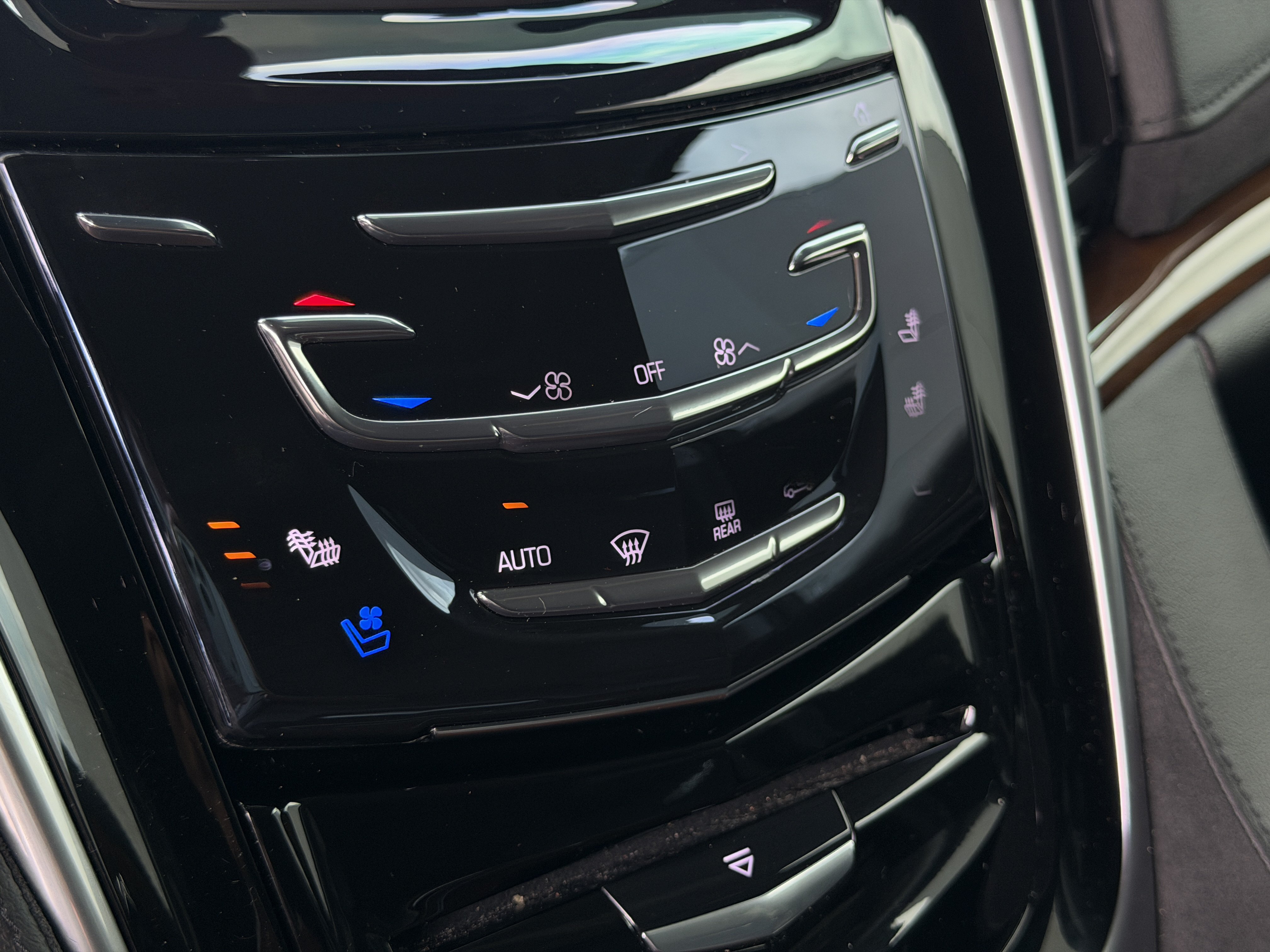 Used 2020 Cadillac Escalade ESV Premium Luxury AWD/4WD image 30