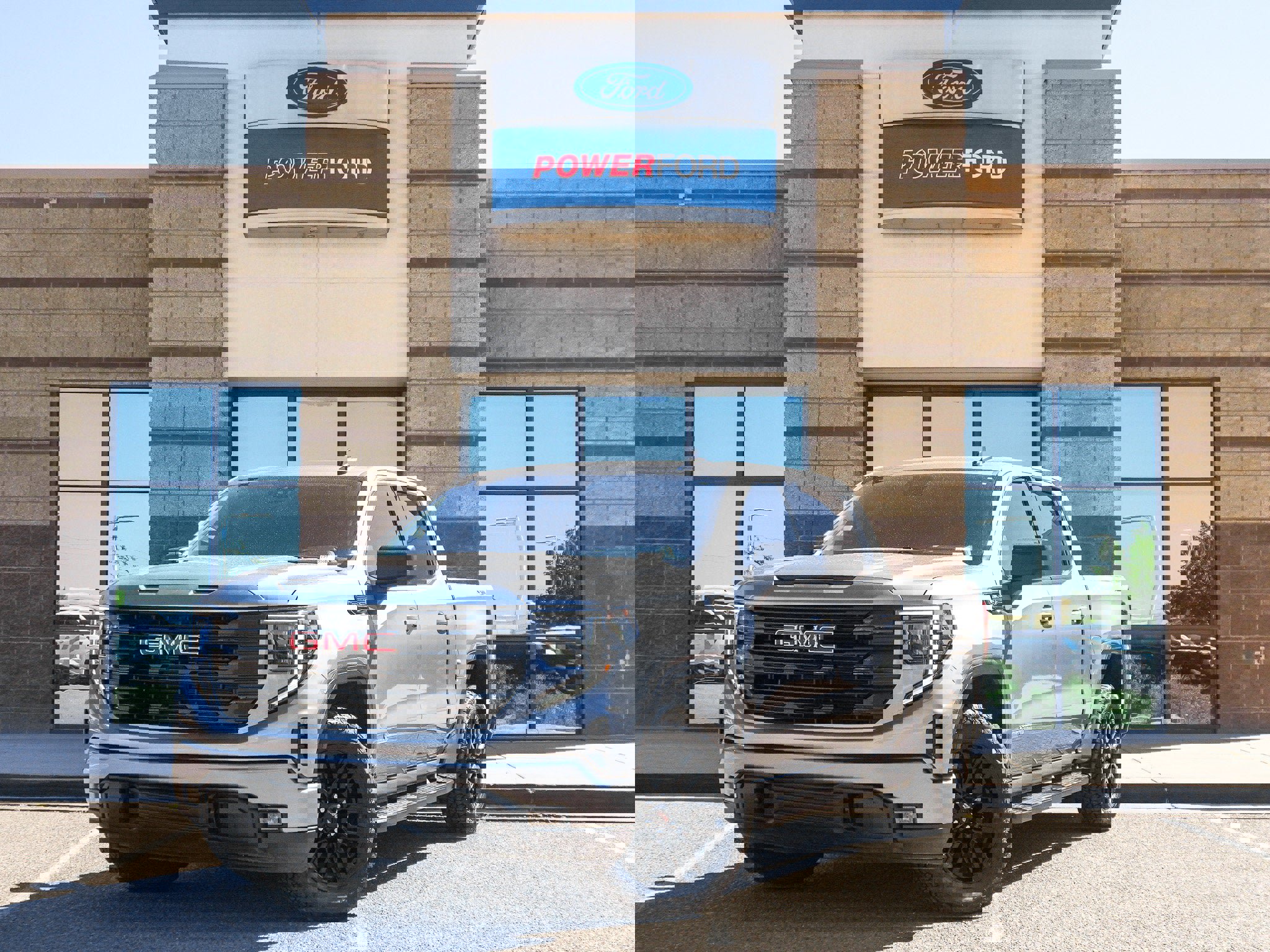 Used 2025 GMC Sierra 1500 Elevation w/ Preferred Package AWD/4WD image 2