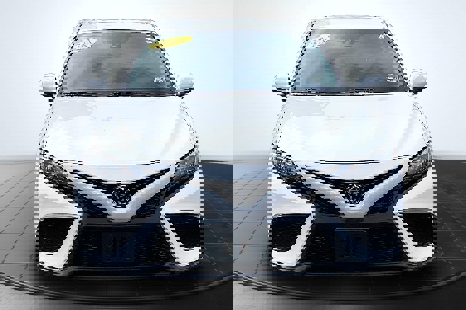 Used 2021 Toyota Camry SE image 3