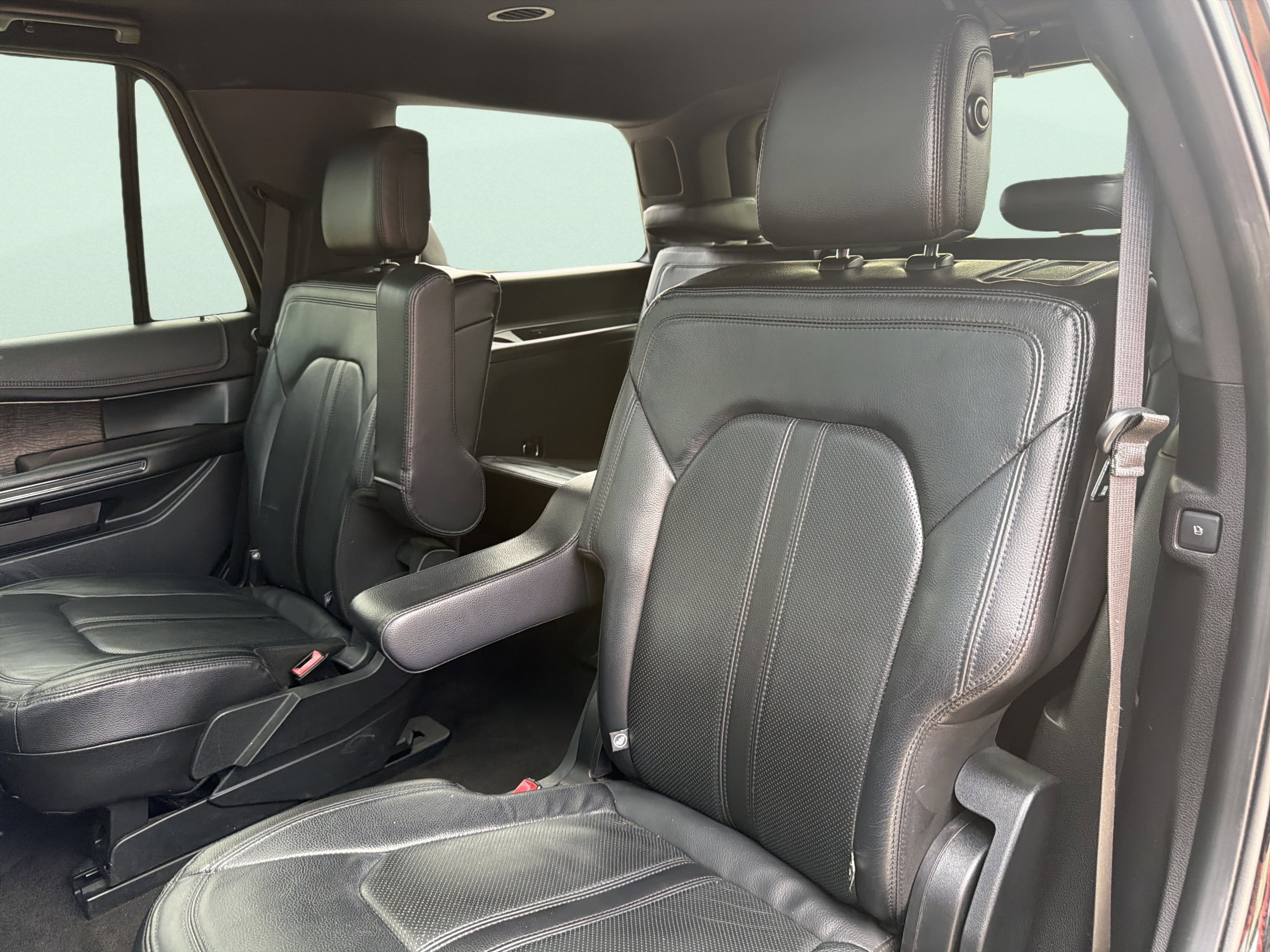 Used 2018 Ford Expedition Limited w/ Equipment Group 301A RWD image 22