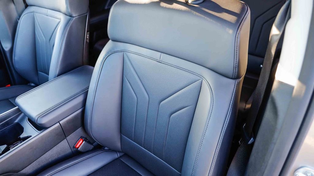 Used 2025 Hyundai Santa Fe SEL image 30