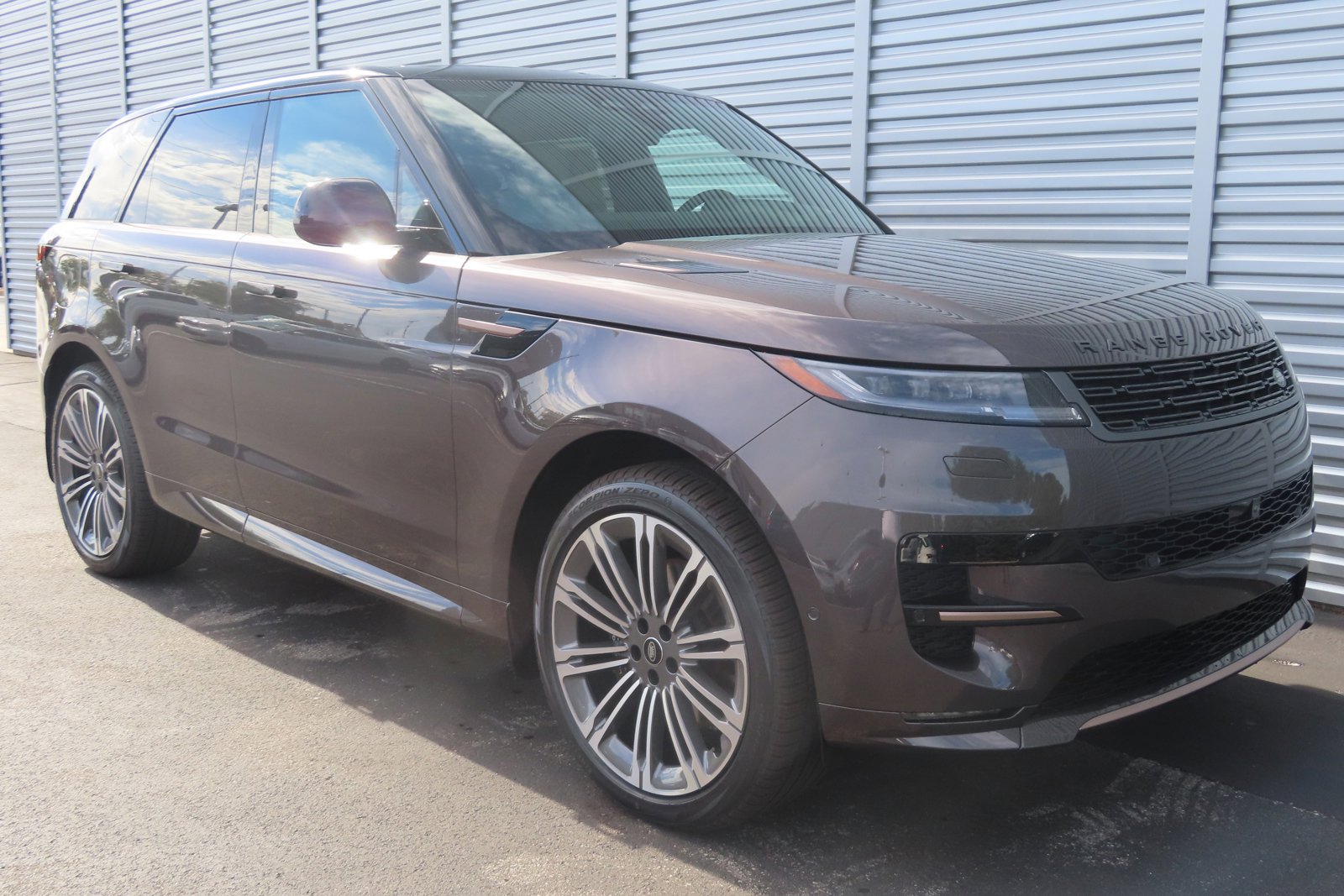 New 2024 Land Rover Range Rover Sport Dynamic SE image 12
