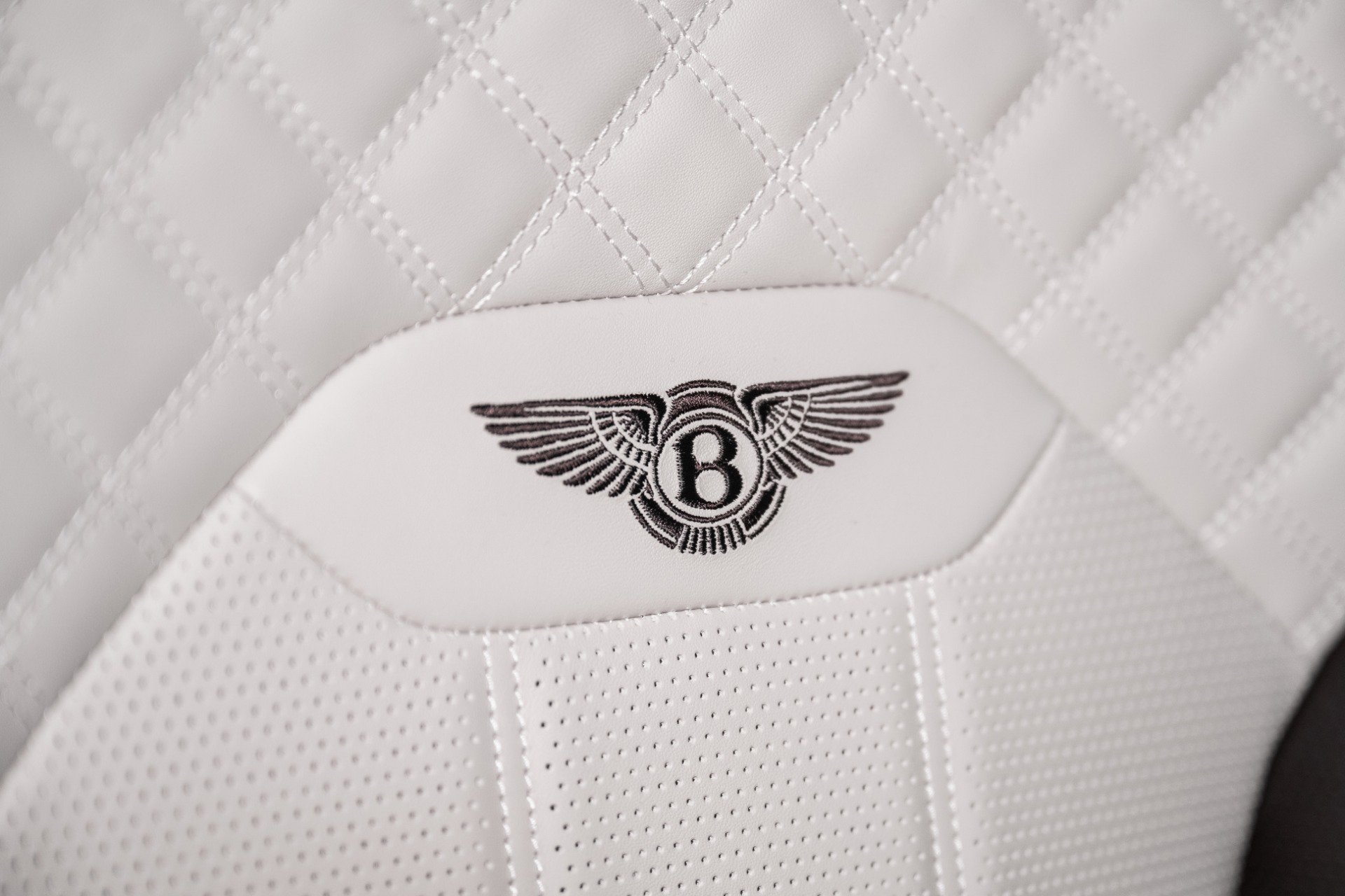 Used 2023 Bentley Bentayga image 52