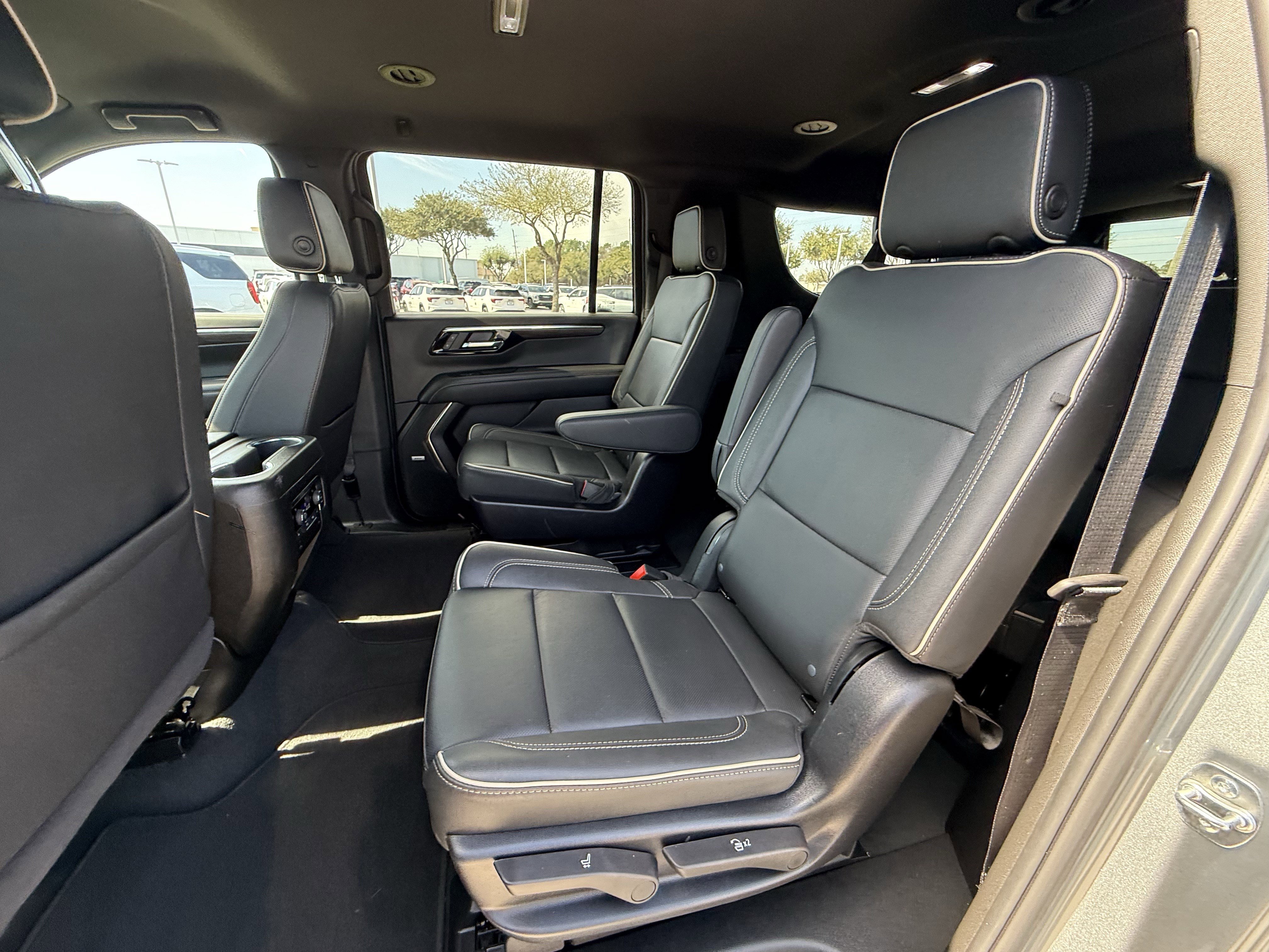 Used 2025 Chevrolet Suburban Premier image 28