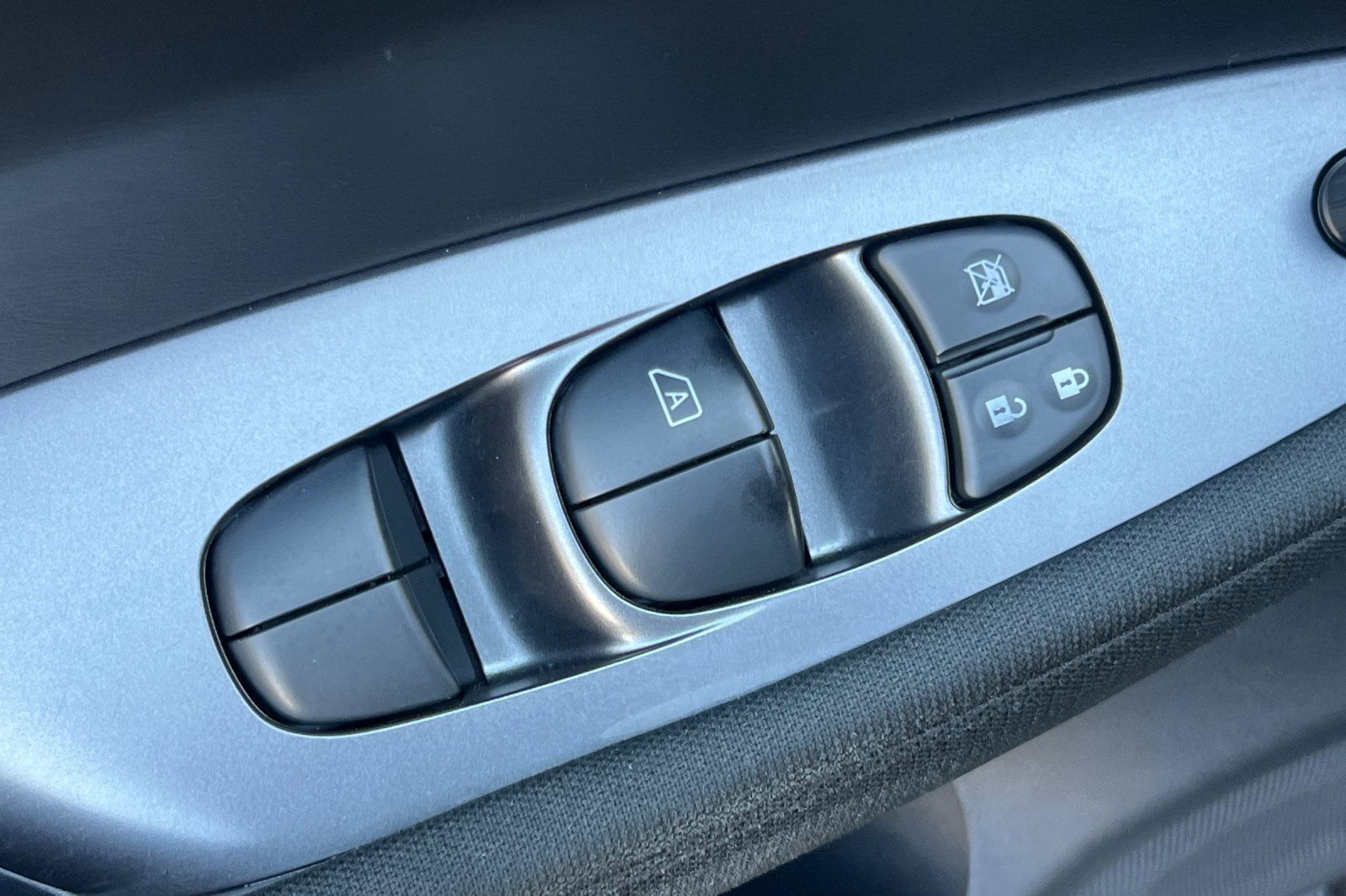 Certified 2025 Nissan Leaf S FWD image 12