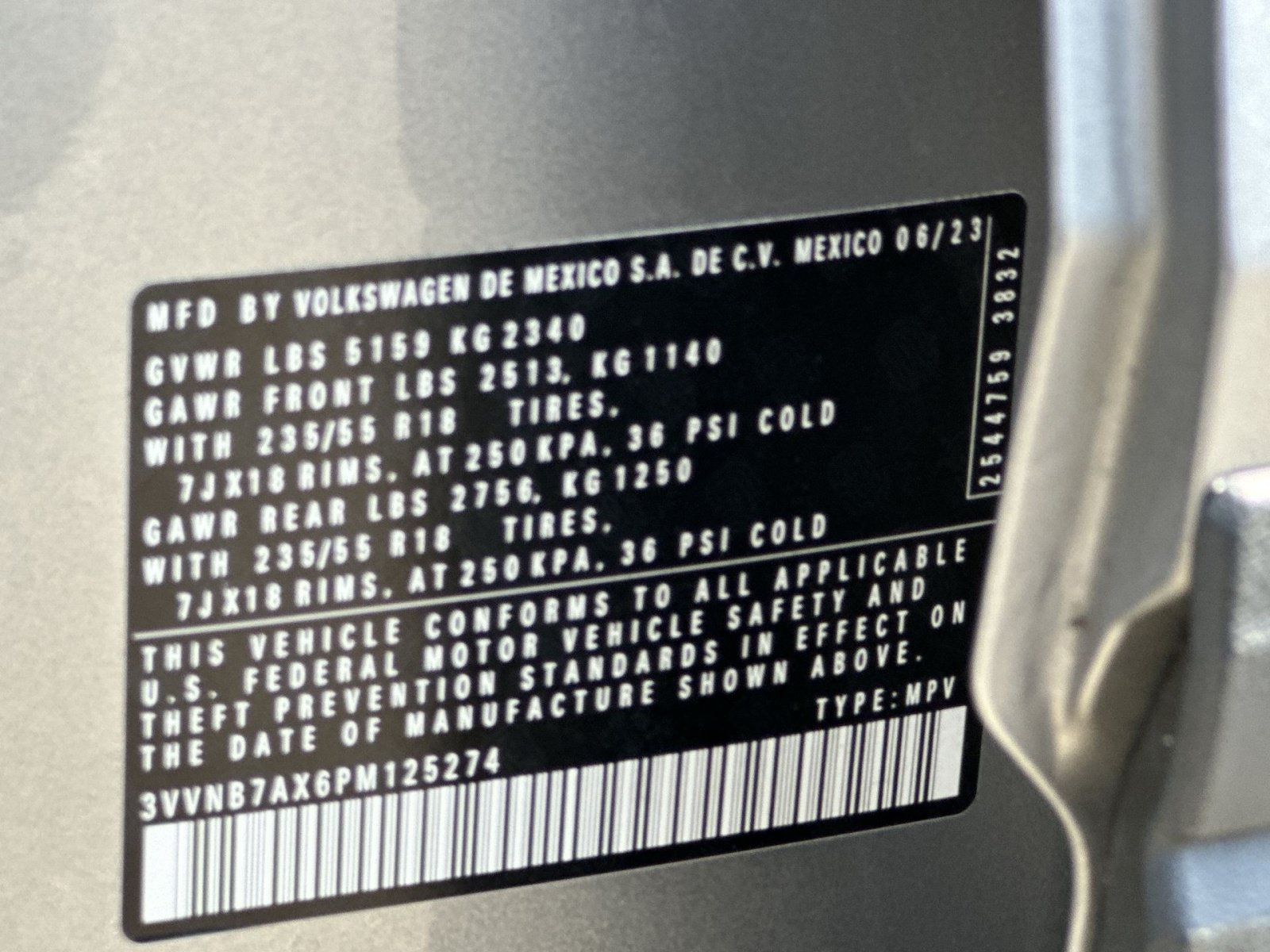Used 2023 Volkswagen Tiguan SE w/ Panoramic Sunroof Package FWD image 30