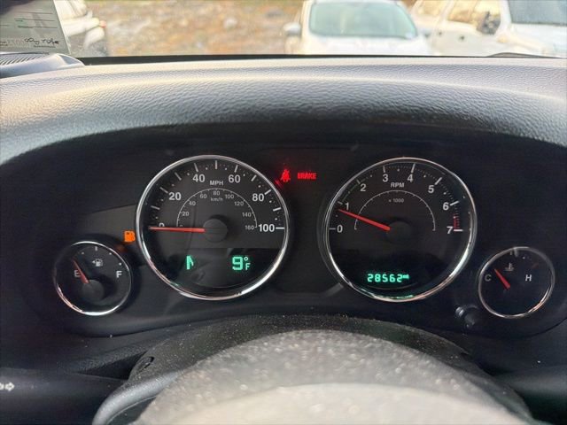 Used 2017 Jeep Wrangler Unlimited Sahara w/ Connectivity Group image 14