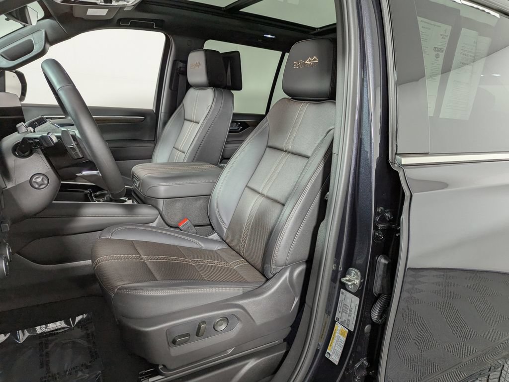 Used 2026 Chevrolet Tahoe High Country AWD/4WD image 16