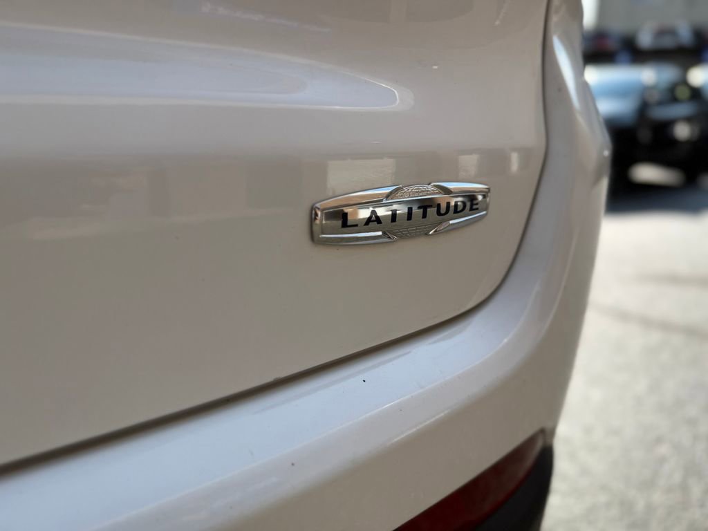 Used 2024 Jeep Compass Latitude AWD/4WD image 29