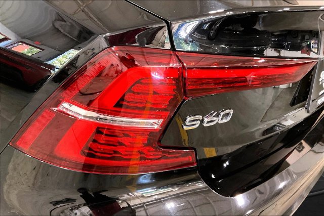 Used 2024 Volvo S60 B5 Plus FWD image 32