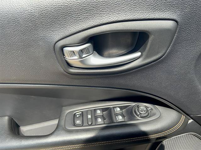 Used 2018 Jeep Compass Limited w/ Navigation Group AWD/4WD image 12