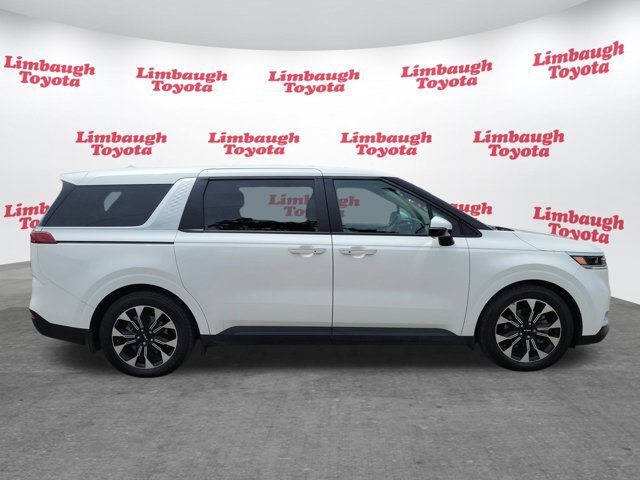 Used 2024 Kia Carnival EX FWD image 2