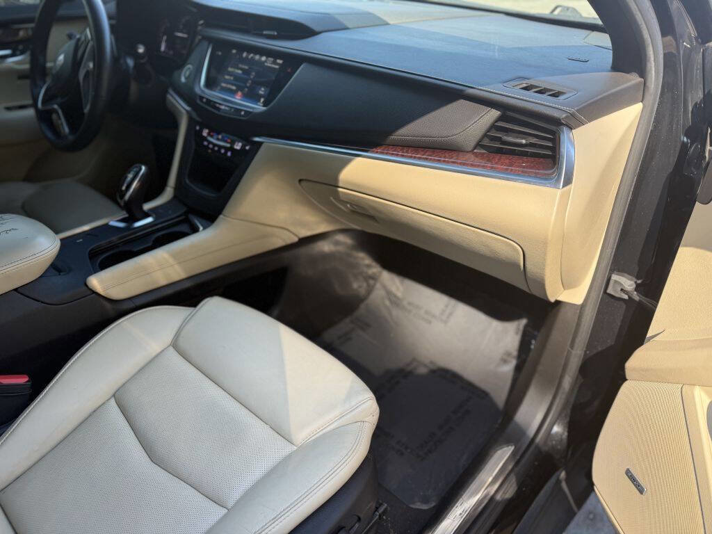 Used 2017 Cadillac XT5 Luxury w/ Driver Awareness Package image 10