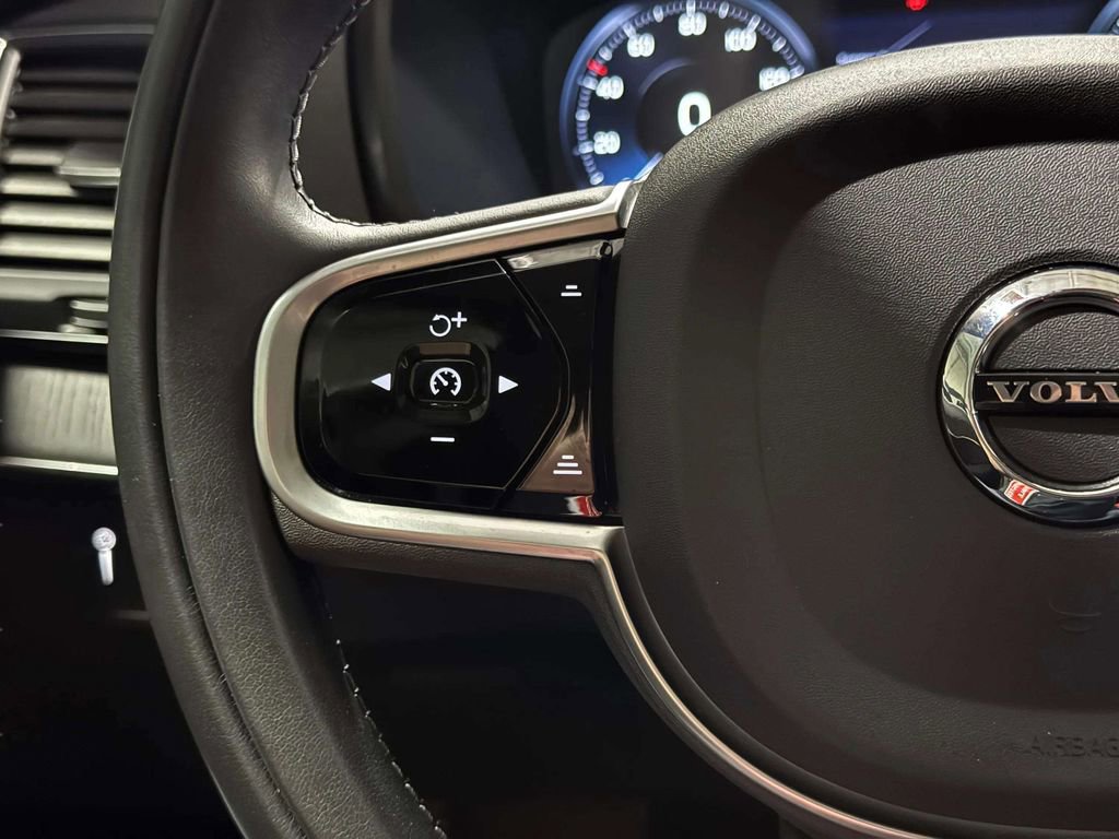 Used 2020 Volvo XC90 T6 Momentum w/ Protection Package image 9