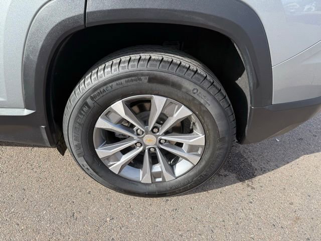 Used 2025 Chevrolet Equinox LT w/ Safety and Technology Package image 12