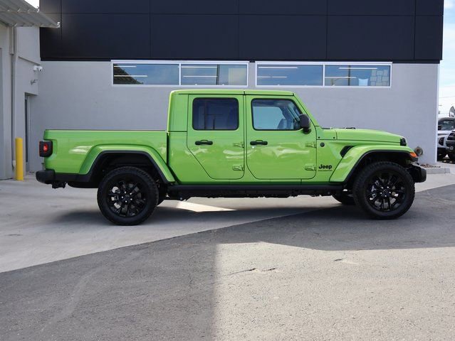 Used 2025 Jeep Gladiator Sport image 9