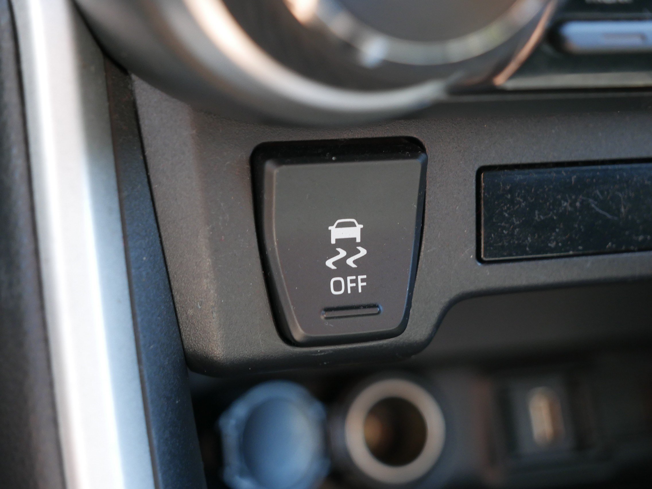 Used 2021 Toyota RAV4 LE AWD/4WD image 28