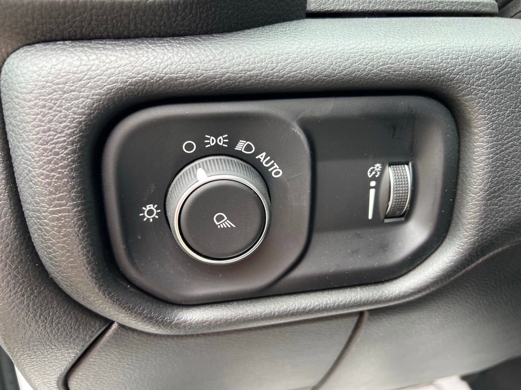 Used 2024 RAM 2500 Tradesman w/ Chrome Appearance Group AWD/4WD image 23
