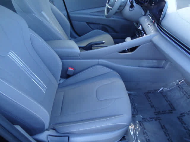 Used 2024 Hyundai Elantra SEL FWD image 13