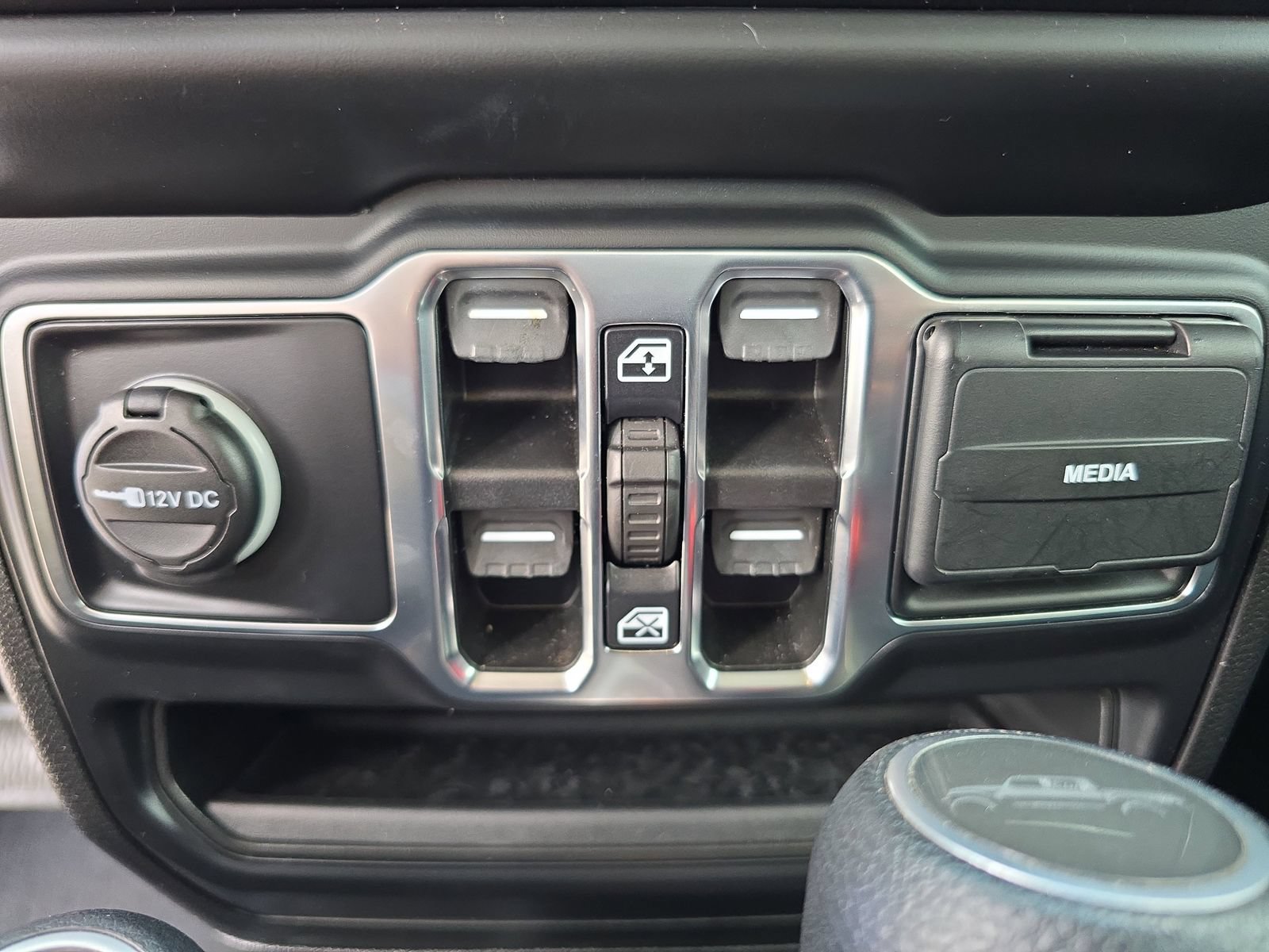 Used 2021 Jeep Gladiator Sport AWD/4WD image 16