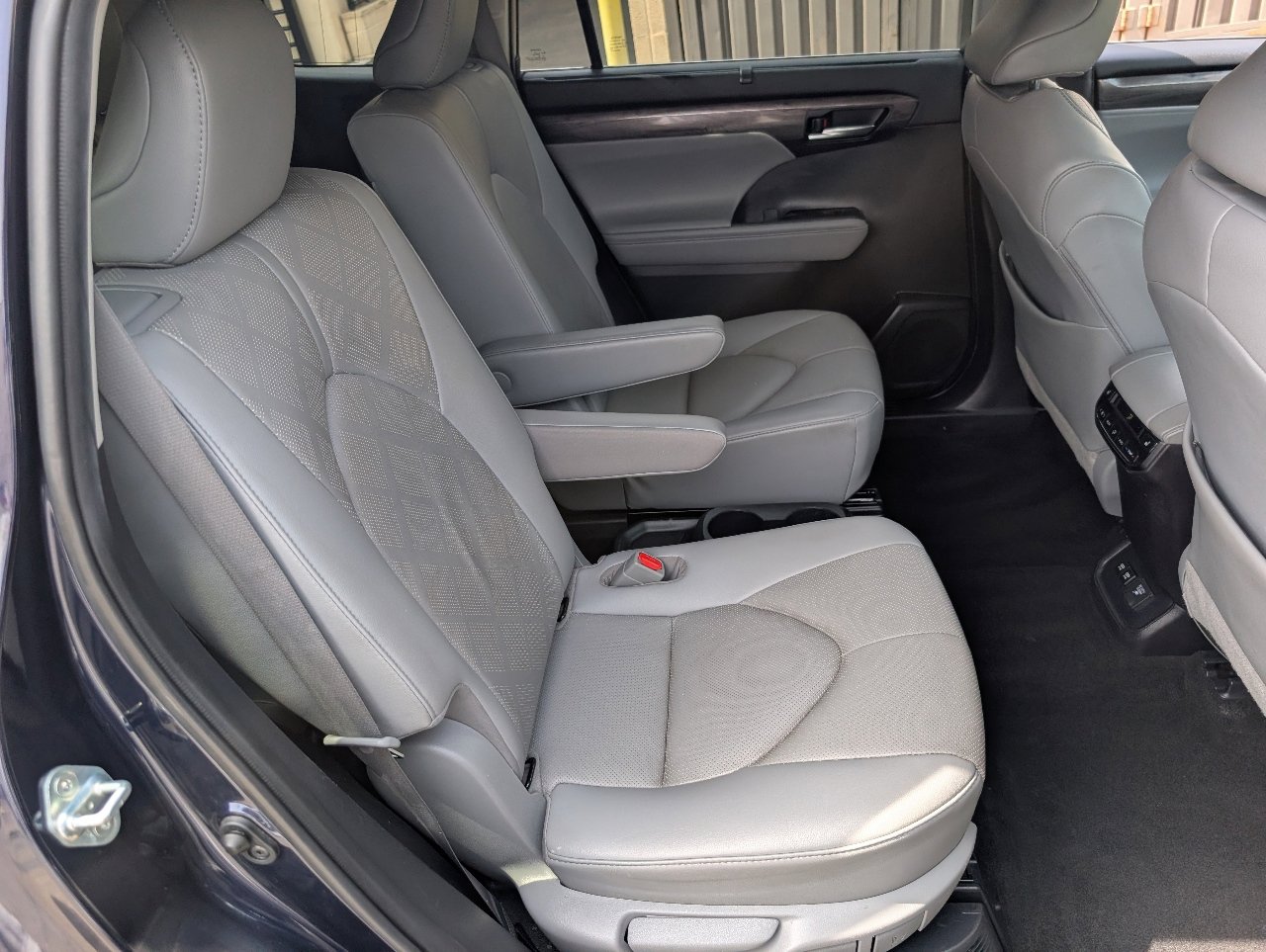Used 2021 Toyota Highlander Platinum AWD/4WD image 5