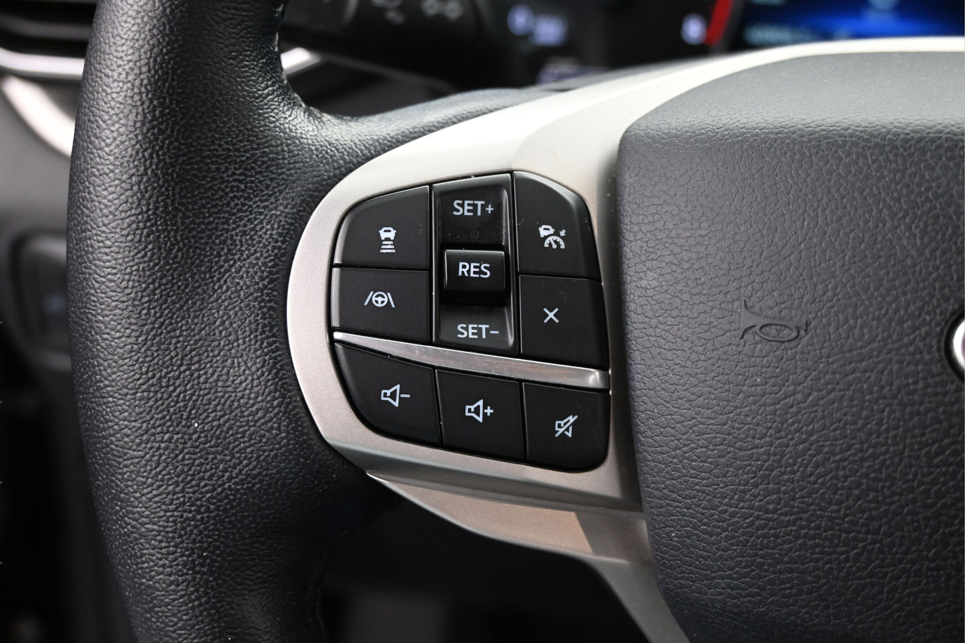 Used 2021 Ford Explorer XLT w/ Equipment Group 202A RWD image 14