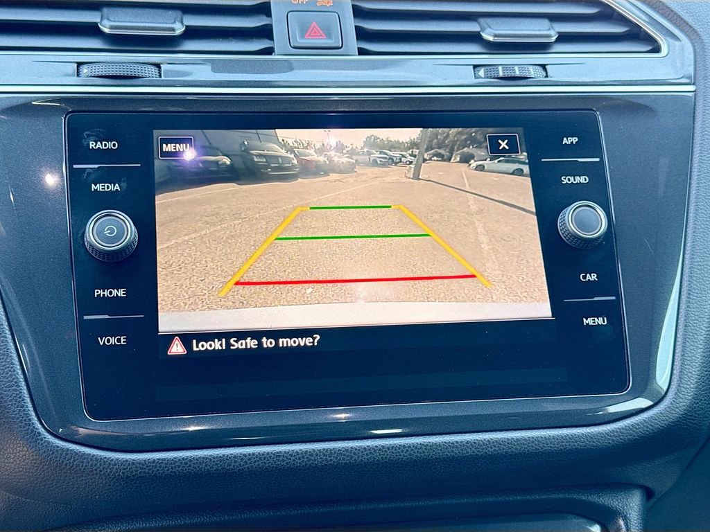 Used 2020 Volkswagen Tiguan SE R-Line image 33