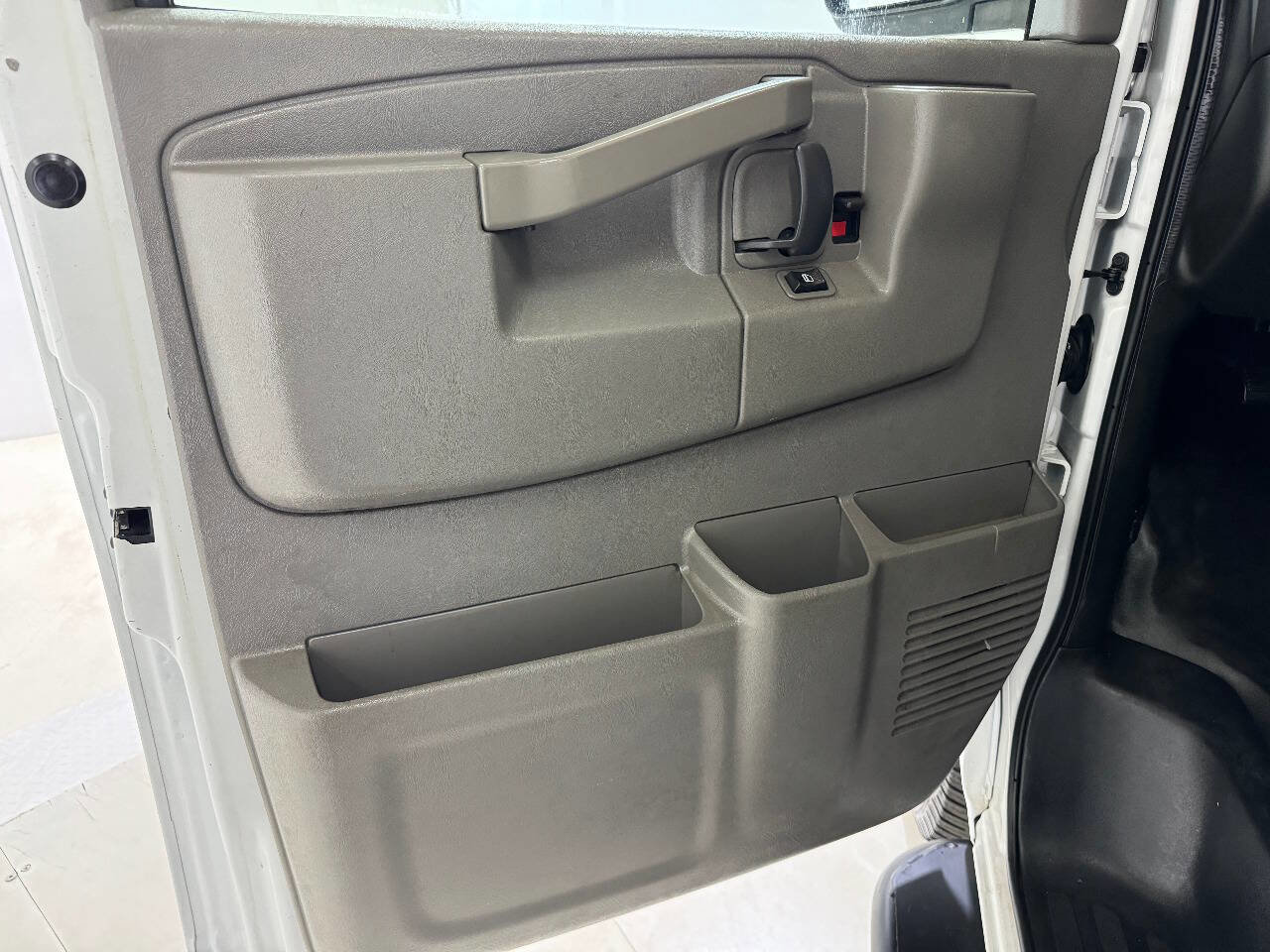 Used 2017 GMC Savana 2500 image 72