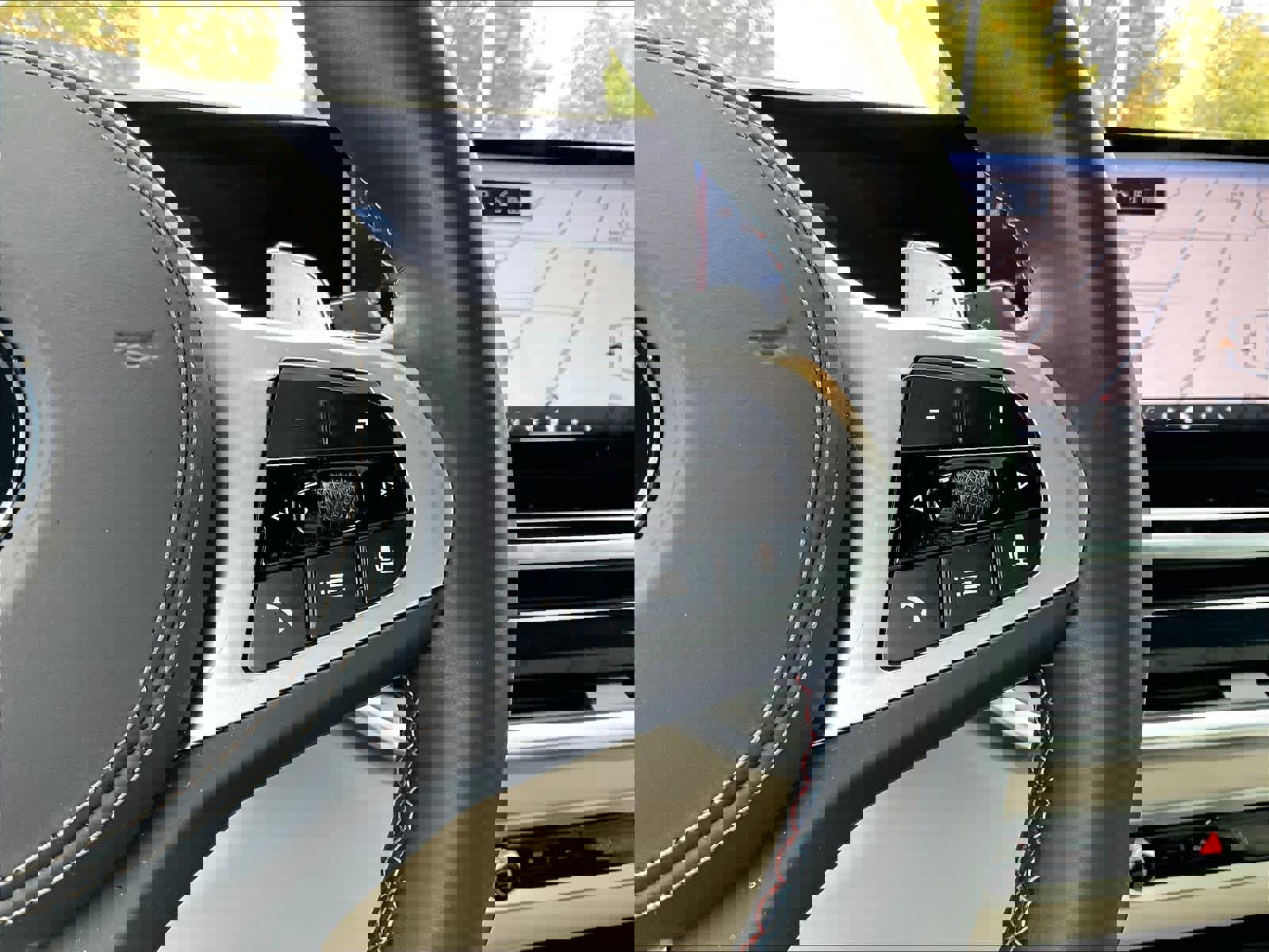 Used 2025 BMW X7 M60i image 19