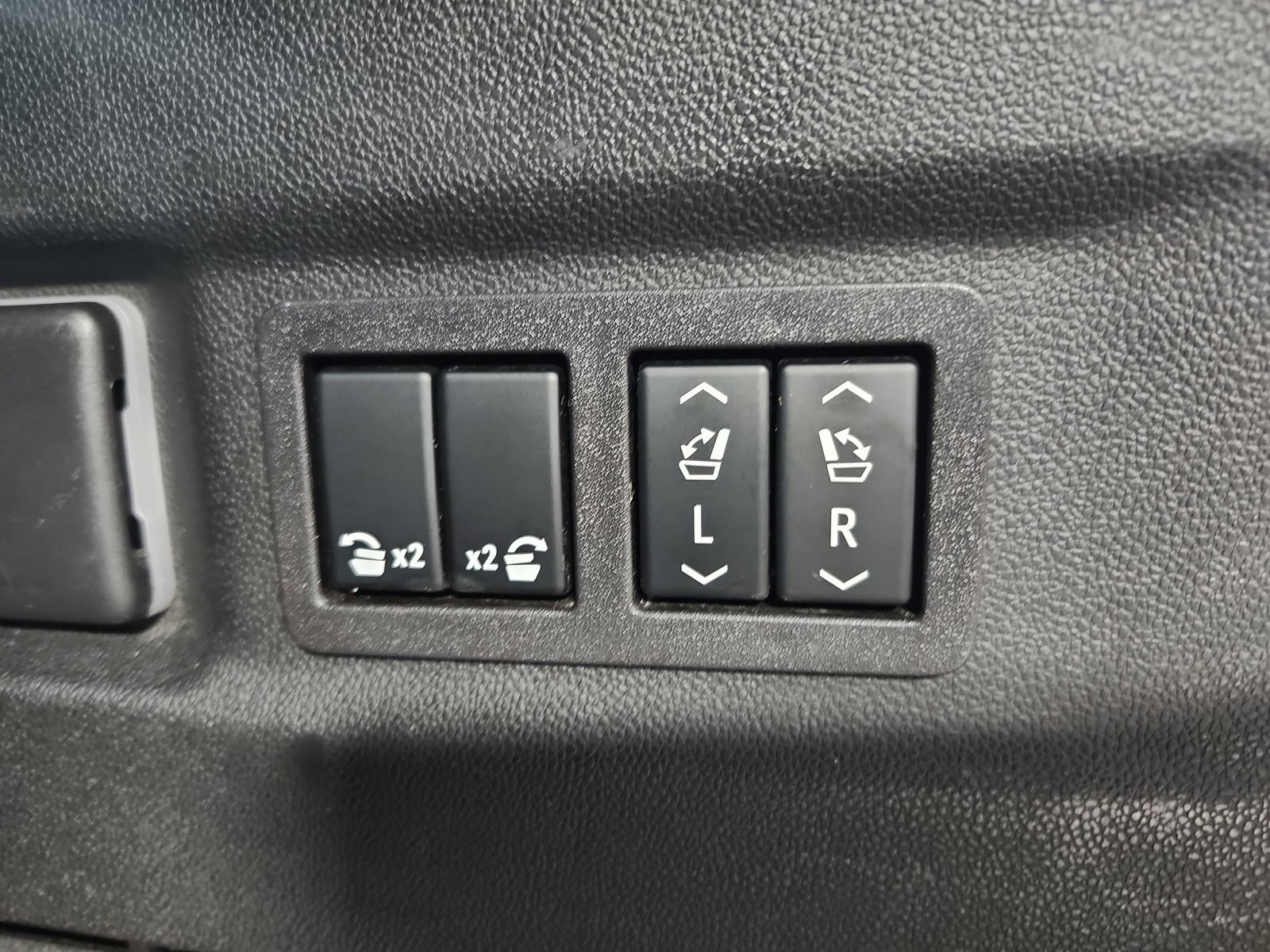 Used 2023 GMC Yukon XL Denali RWD image 58