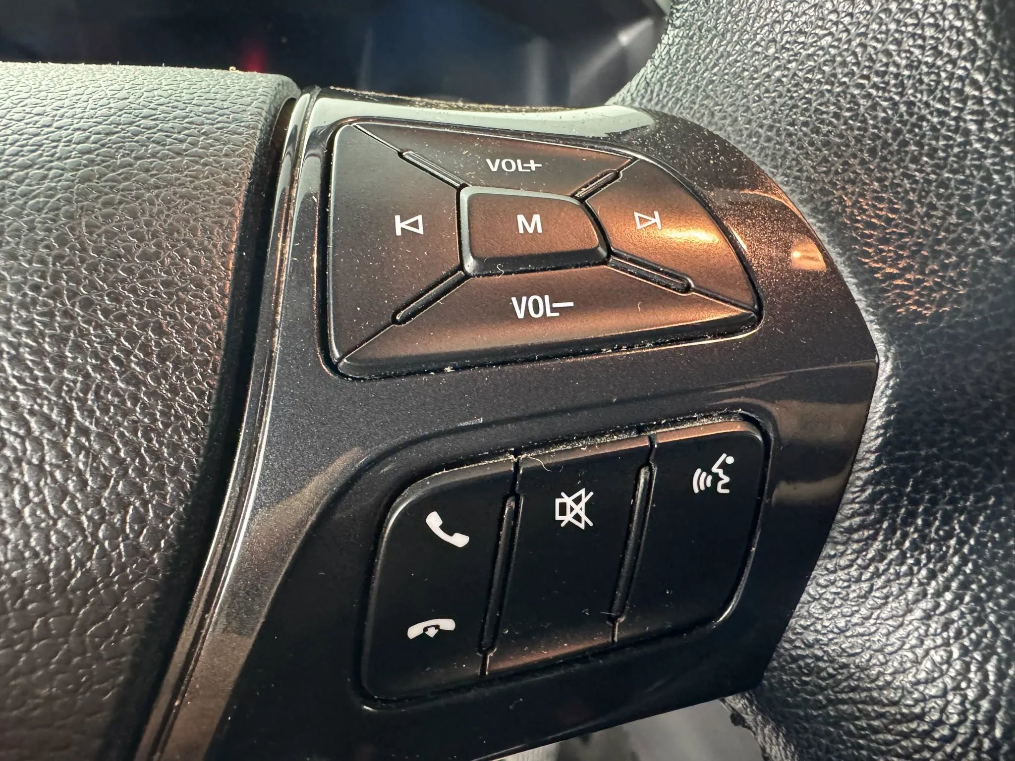 Used 2018 Ford Explorer XLT AWD/4WD image 16