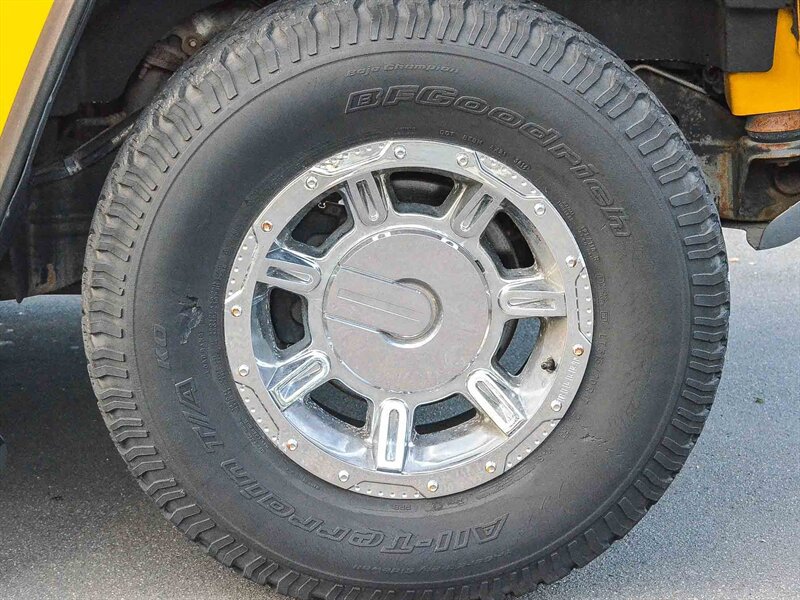 Used 2003 HUMMER H2 w/ Preferred Equipment Group AWD/4WD image 10