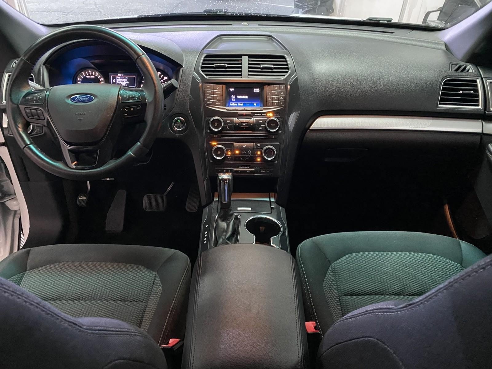 Used 2017 Ford Explorer XLT AWD/4WD image 14